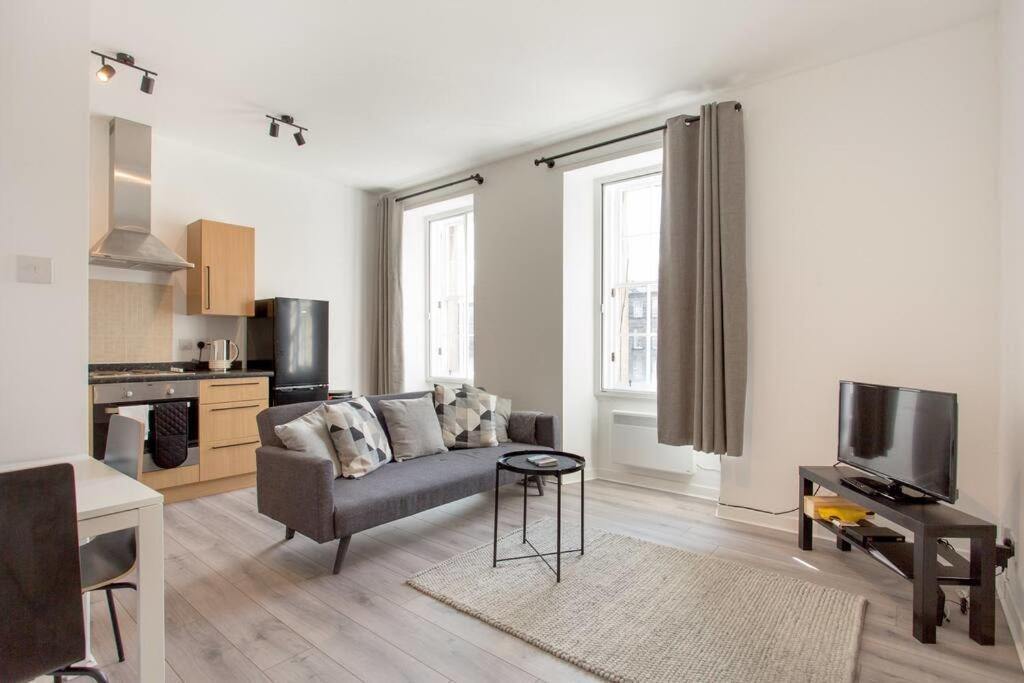 Appartamento Modern & Bright 1 Bed For 4 Close To City Centre! Edimburgo Esterno foto