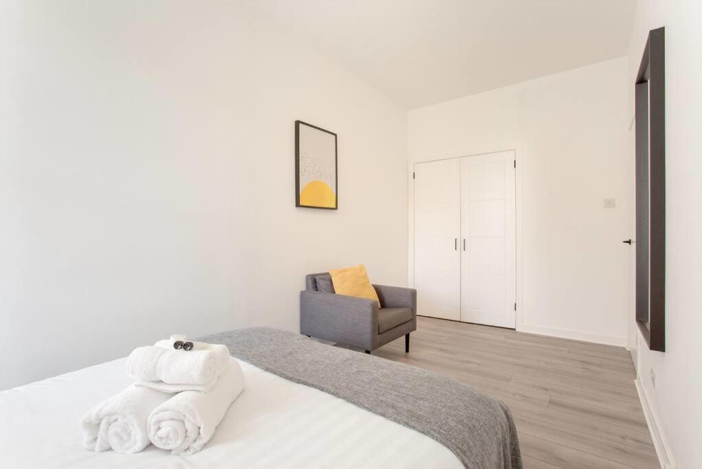 Appartamento Modern & Bright 1 Bed For 4 Close To City Centre! Edimburgo Esterno foto