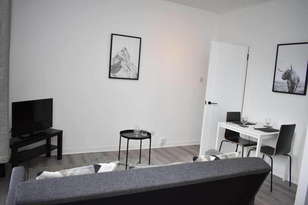 Appartamento Modern & Bright 1 Bed For 4 Close To City Centre! Edimburgo Esterno foto