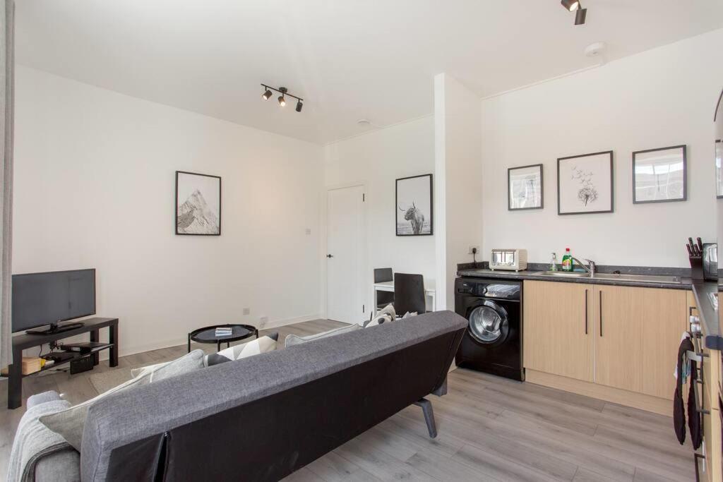 Appartamento Modern & Bright 1 Bed For 4 Close To City Centre! Edimburgo Esterno foto