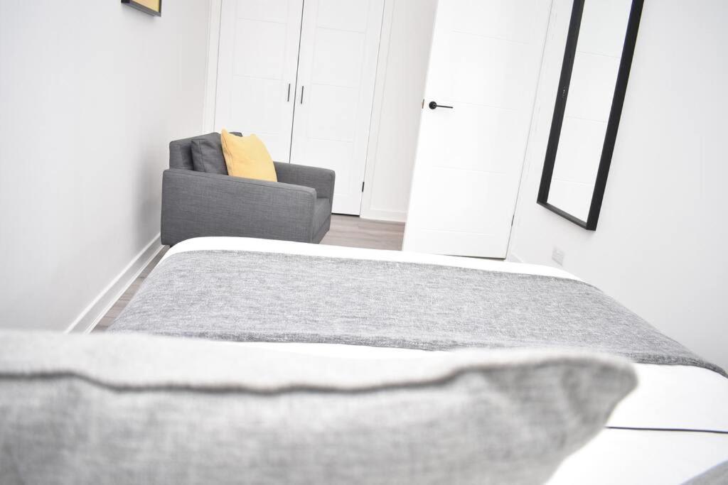 Appartamento Modern & Bright 1 Bed For 4 Close To City Centre! Edimburgo Esterno foto